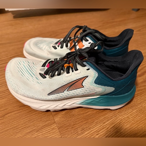 Altra Provision 6 - Picture 1 of 4